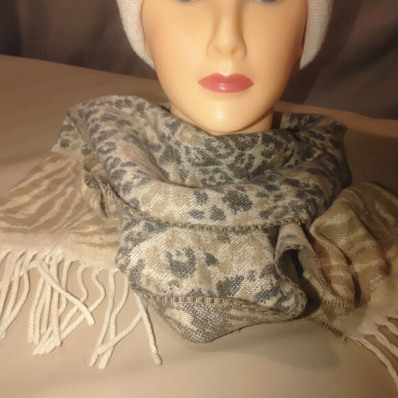 V Fraas Beige Animal Print Scarf Germany Cashmink Fringe 52 by 11 Knit Hat Bonus - Picture 4 of 10